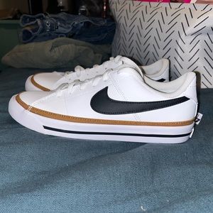 Nike Court Legancys
